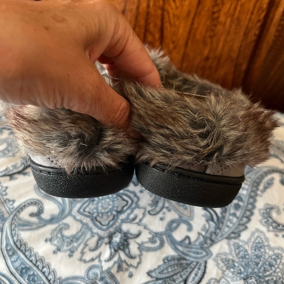 Dena Lives Ultra Soft Comfort Memory Foam Slippers, new with tag, womens 7-8 - Picture 3 of 8